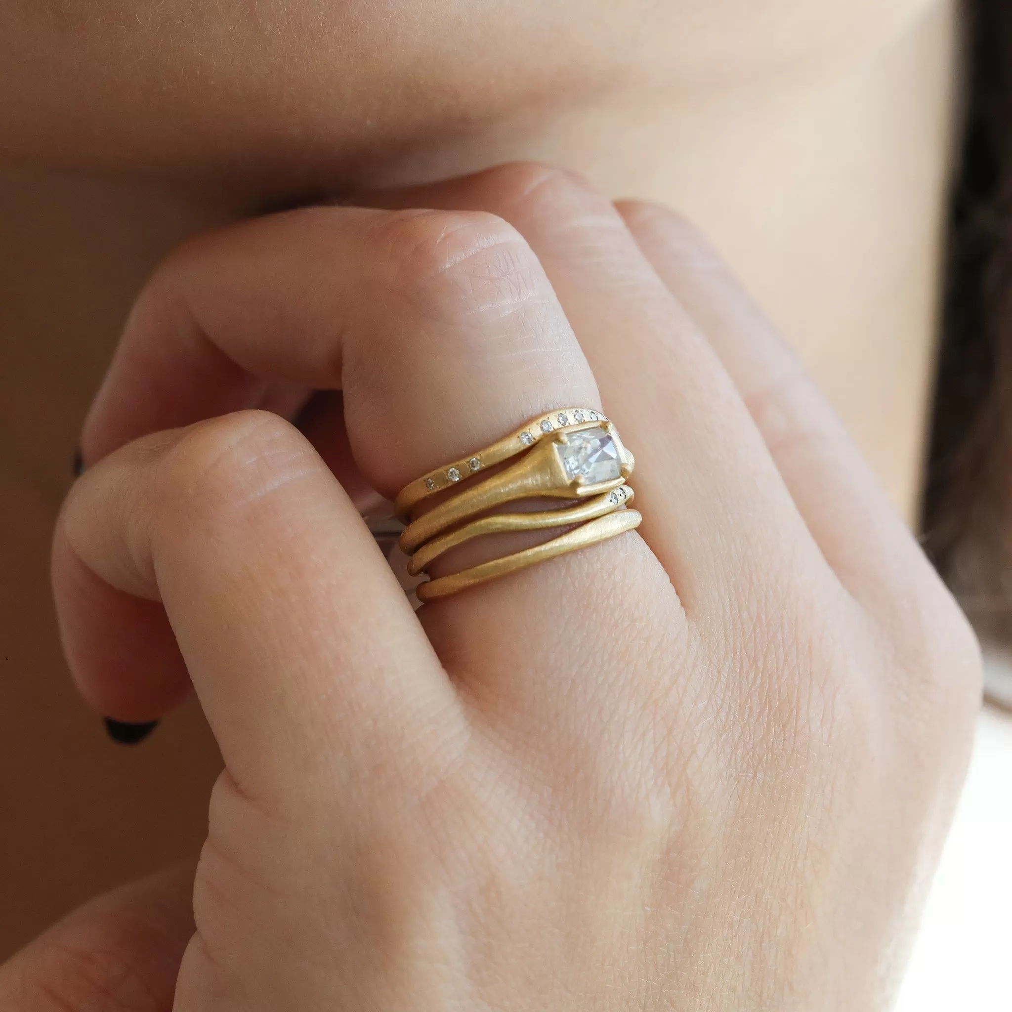 18K Yellow Gold Irregular Wavy Band