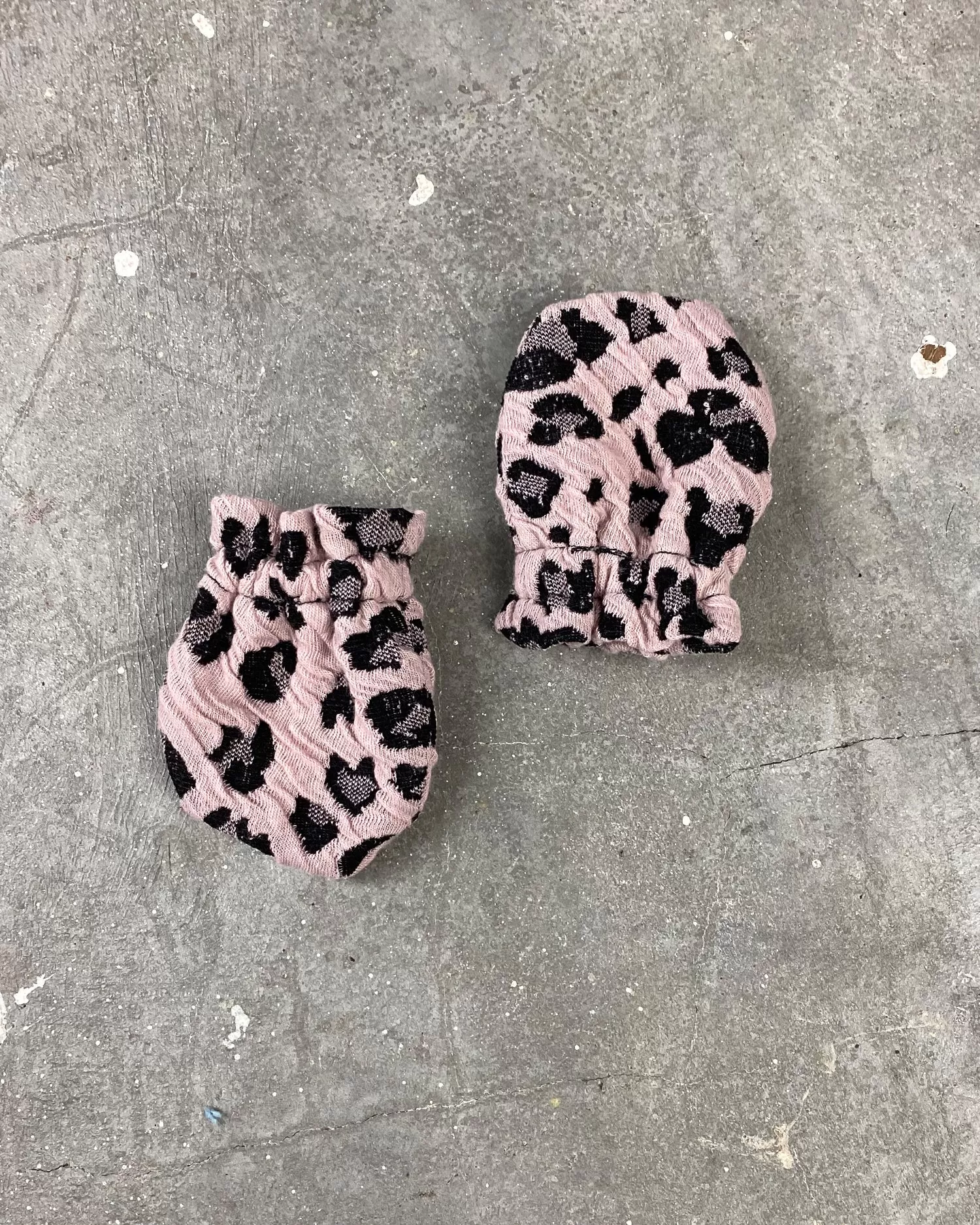 Aggie Mits – Mauve Leopard