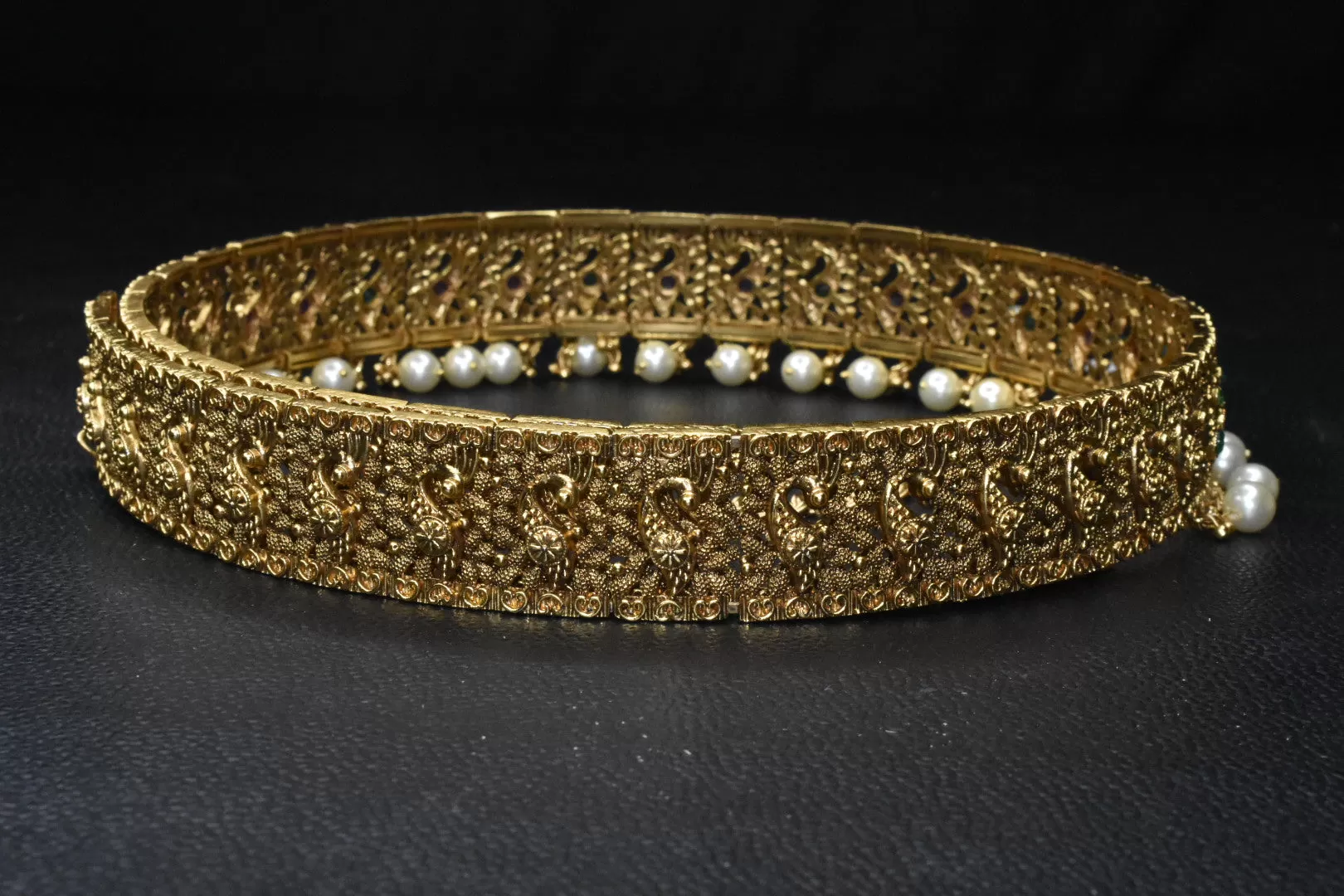 Antique gold vaddanam