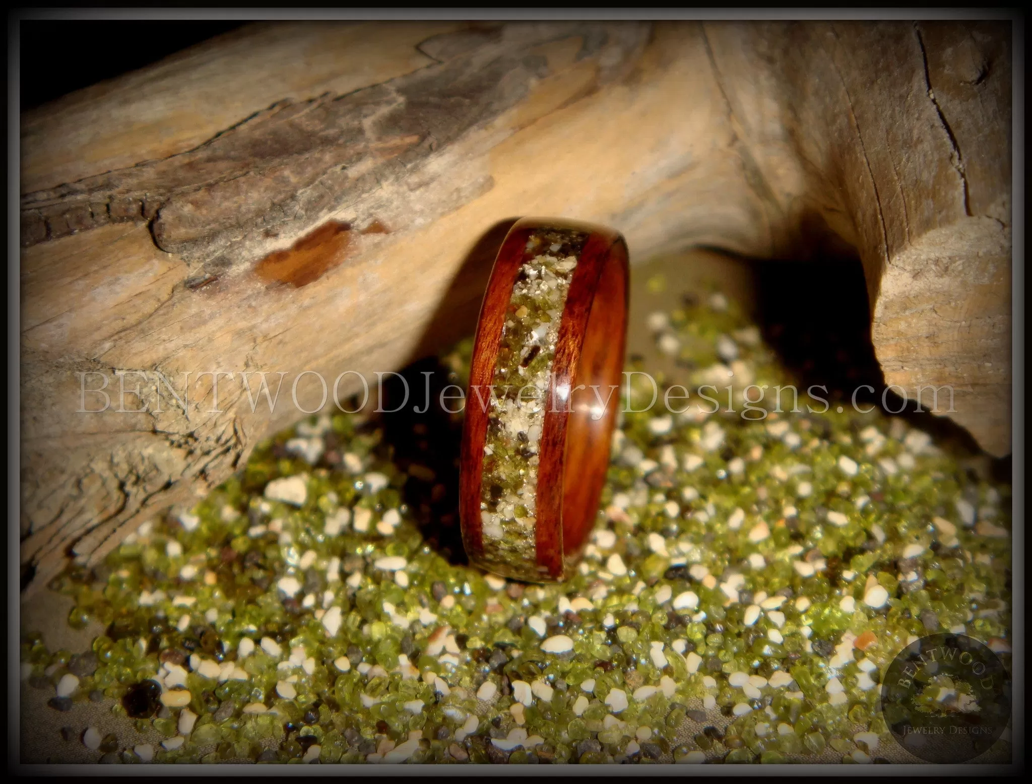 Bentwood Ring - Santos Rosewood Wood Ring with Hawaiian Papakolea Olivine Beach Sand Inlay