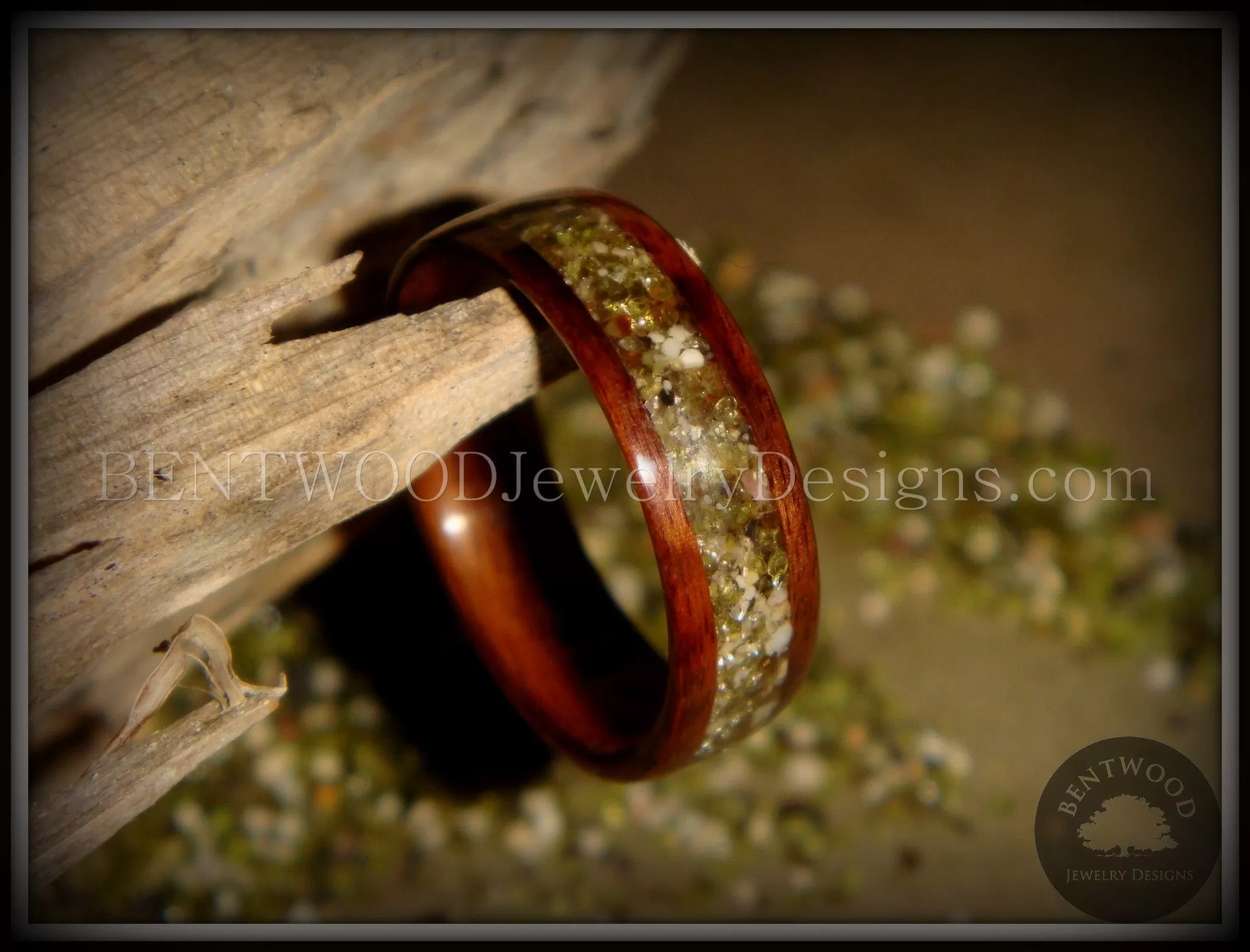 Bentwood Ring - Santos Rosewood Wood Ring with Hawaiian Papakolea Olivine Beach Sand Inlay