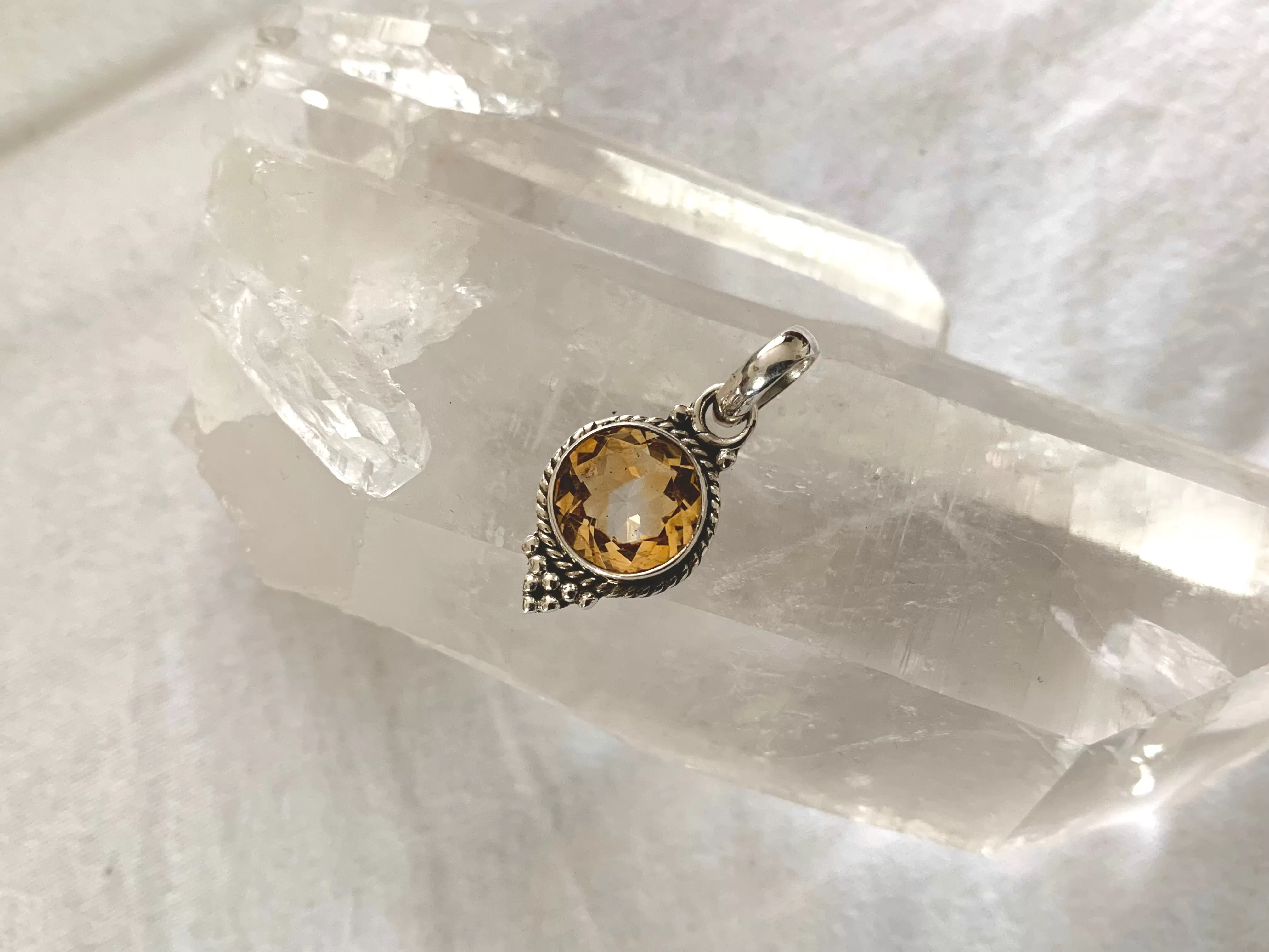 Citrine Cassia Dot Pendant - Faceted