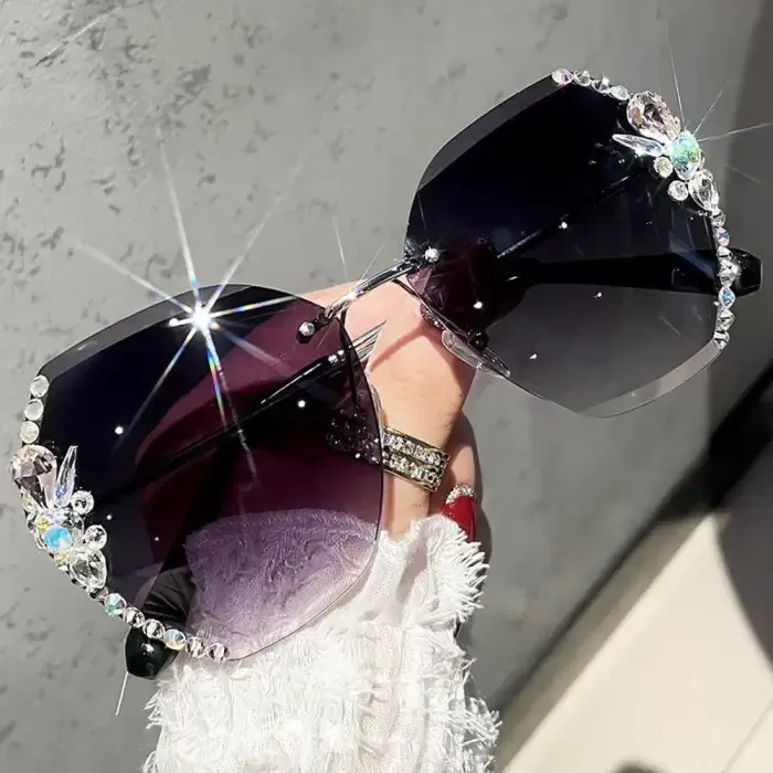 Enhance Your Look with Trendy Gradient Sunglasses!