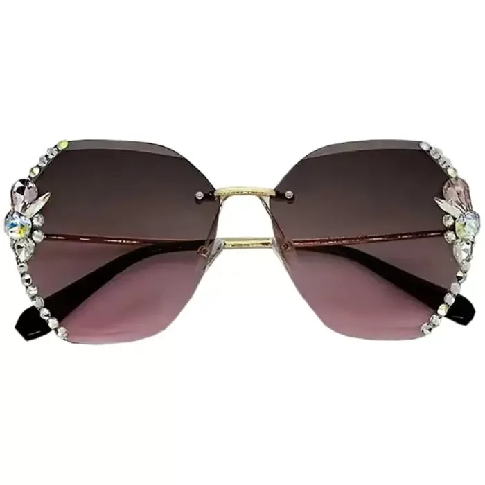 Enhance Your Look with Trendy Gradient Sunglasses!