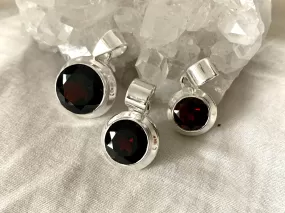 Garnet Ansley Pendant - Round