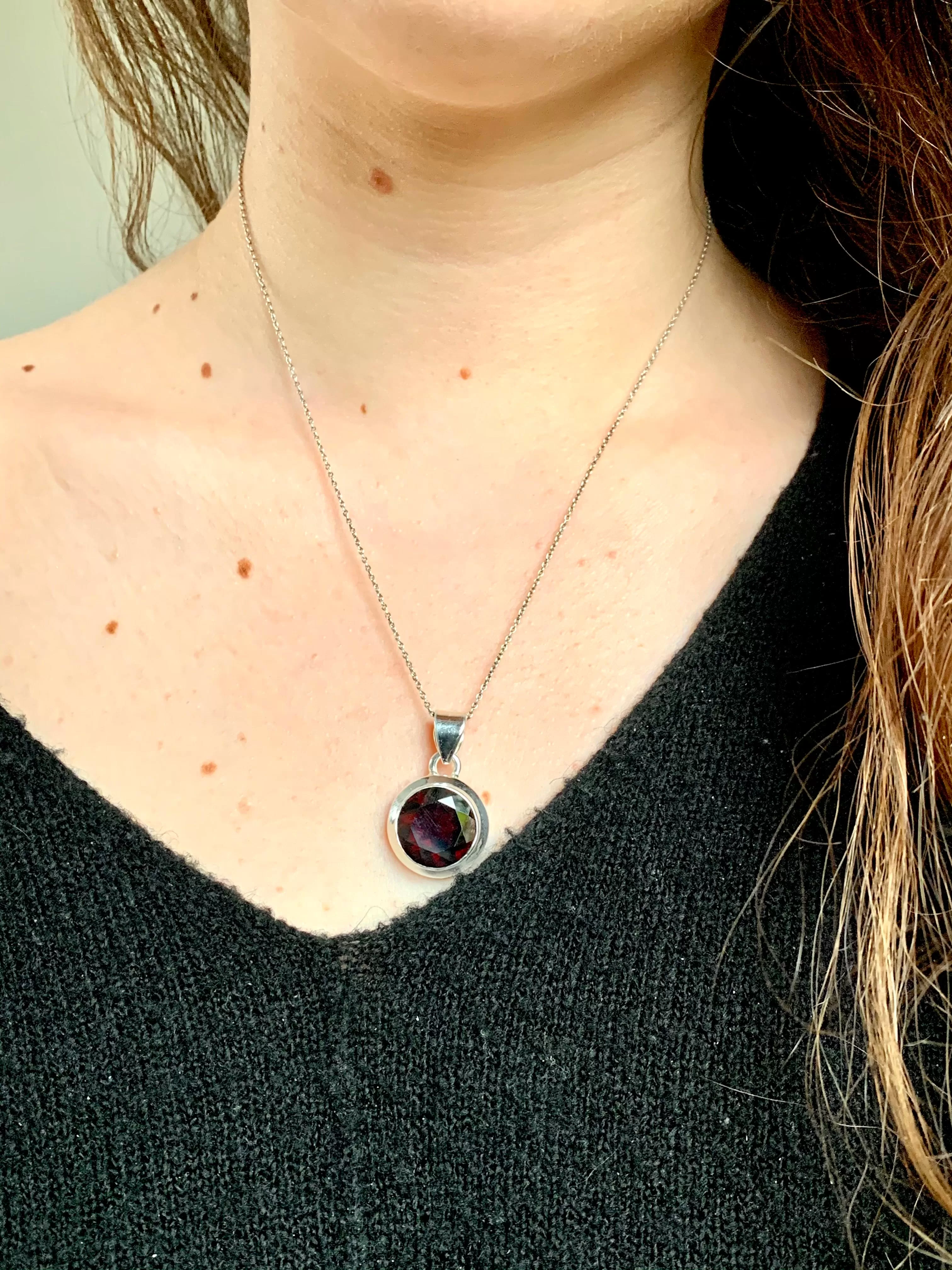 Garnet Ansley Pendant - Round