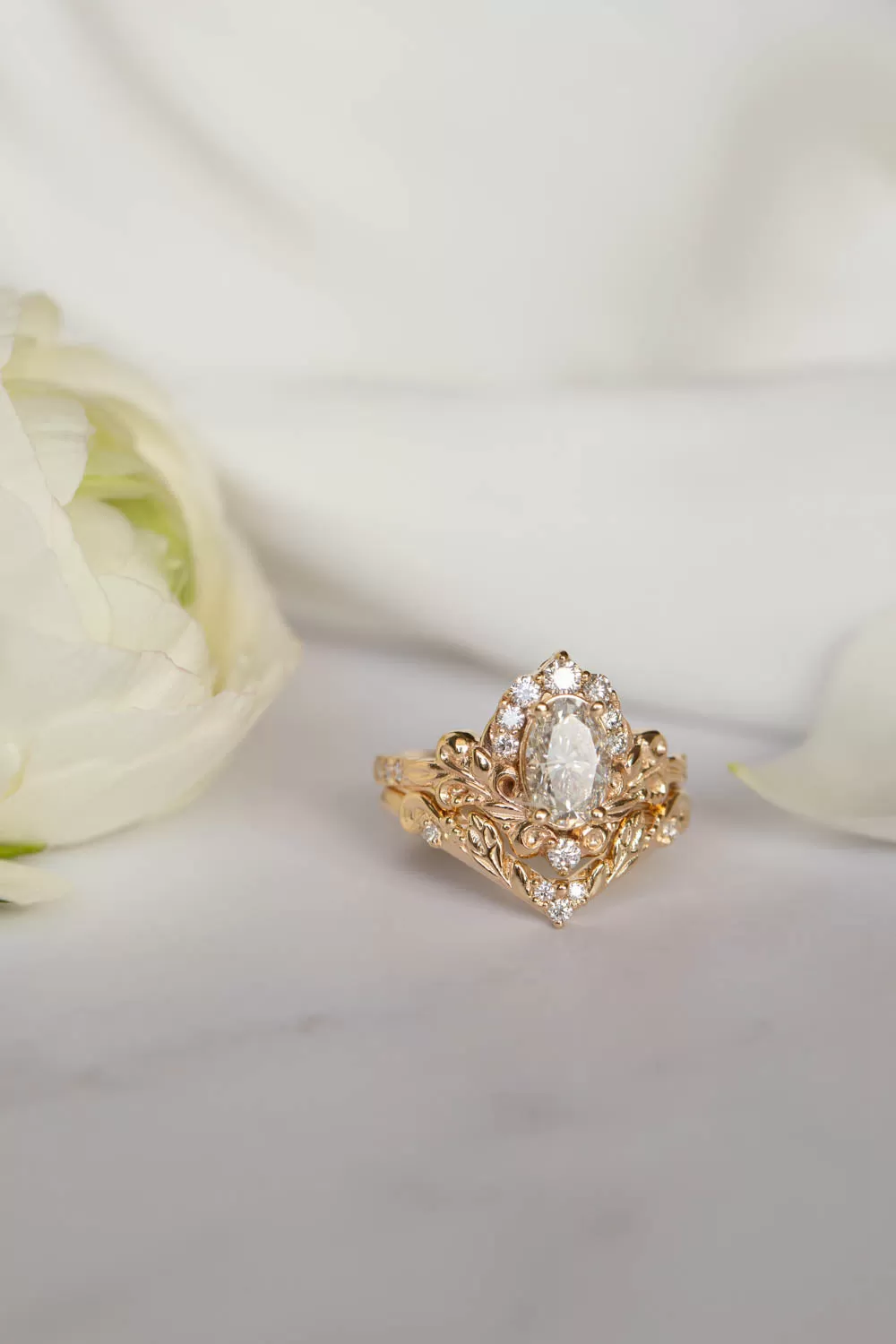 Lab grown diamond engagement ring set, baroque style bridal ring set / Sophie