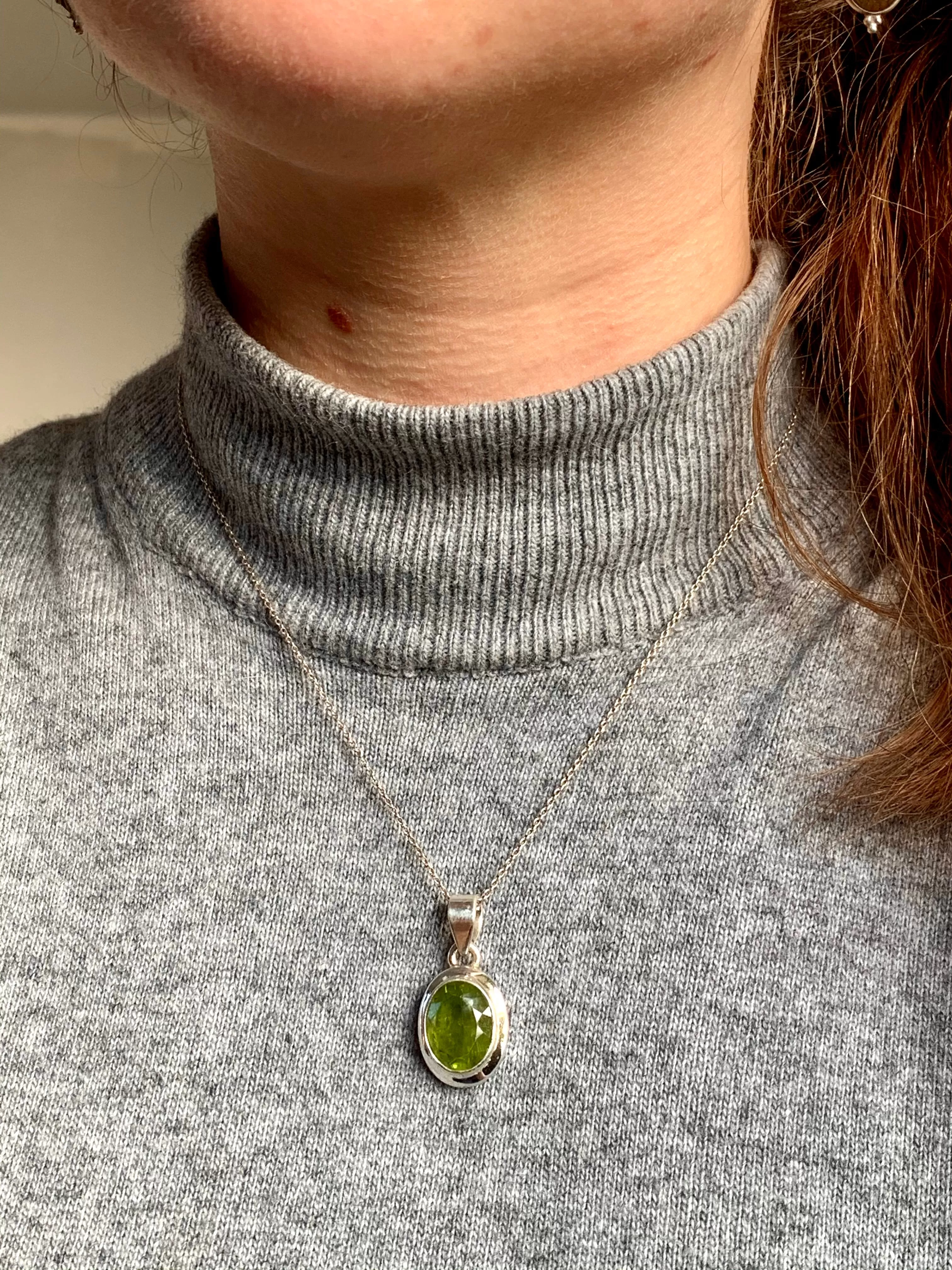 Peridot Ansley Pendant - Medium Oval