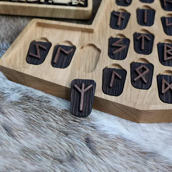 Rune Set (Mjlnir) - Oak